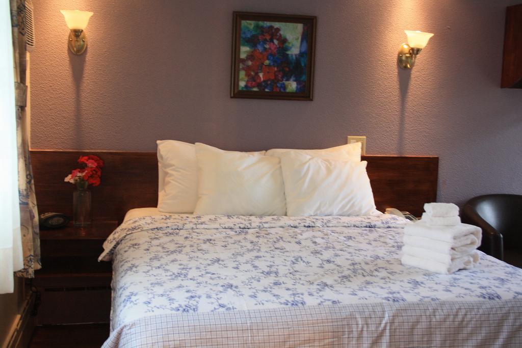 Au Doc Motel Repentigny Habitación foto