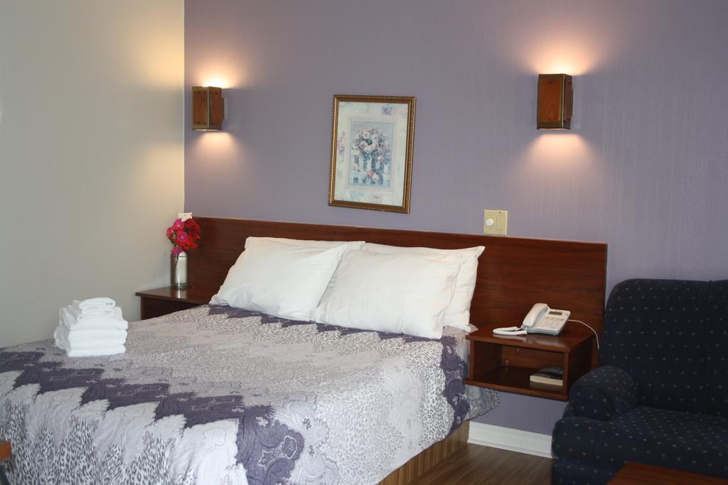 Au Doc Motel Repentigny Habitación foto