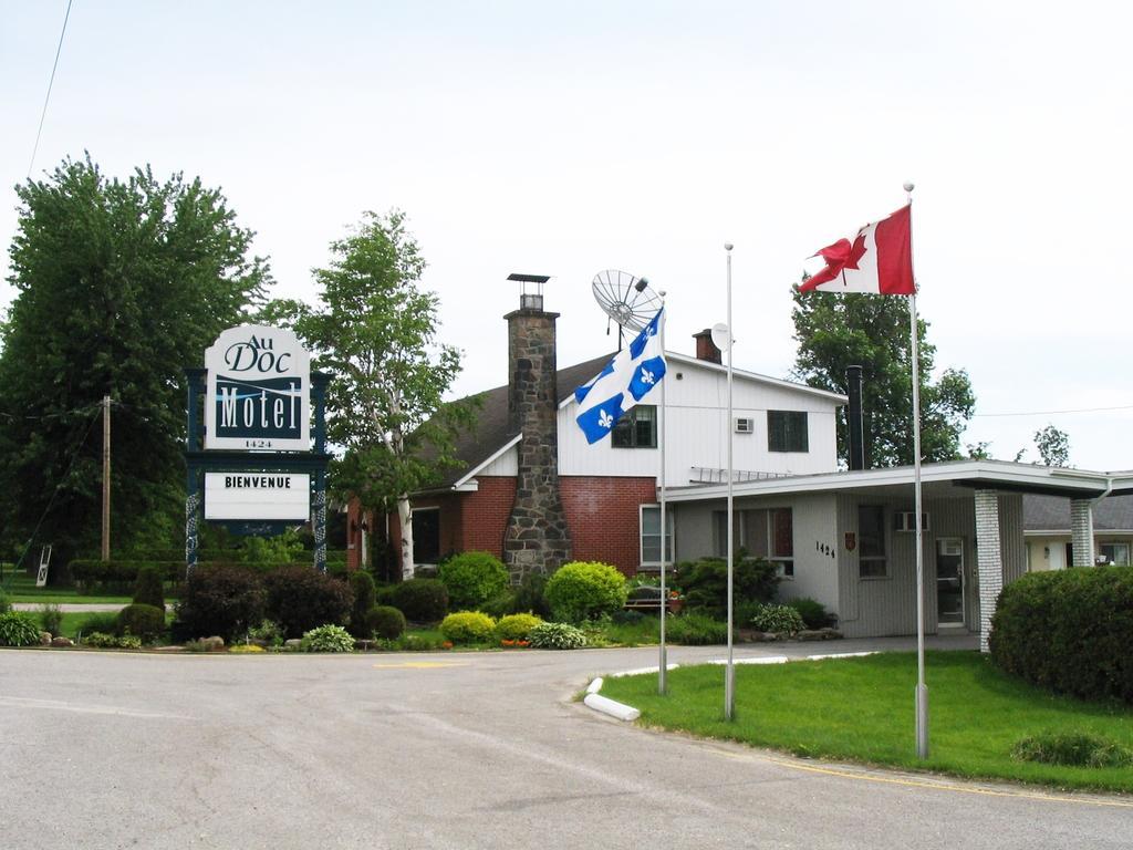 Au Doc Motel Repentigny Exterior foto