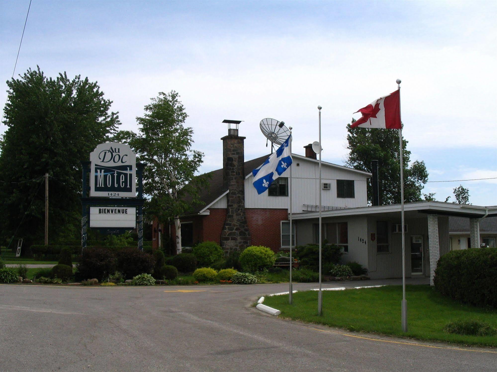 Au Doc Motel Repentigny Exterior foto